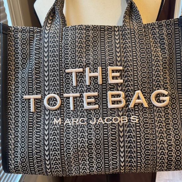 Marc Jacobs Monochrome Textured Tote - Picture 3 of 7